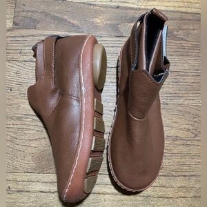 Boots Brown Size 6